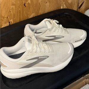 Brooks Weatherproof Athletic Sneakers